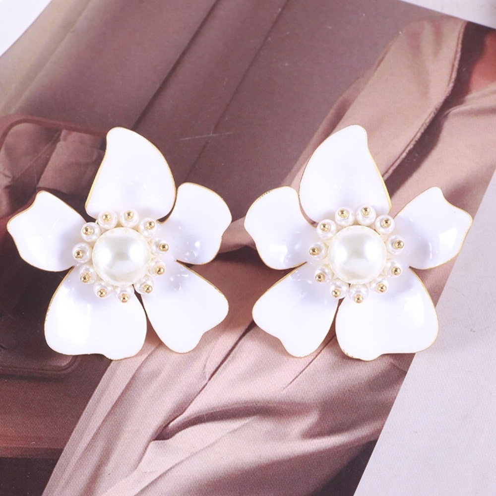 Kate Spade Enamel Colorful Inlaid Pearl Sweet White Flower Earrings
